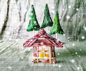 Hytte og juletræer  Rul &Flet 2021